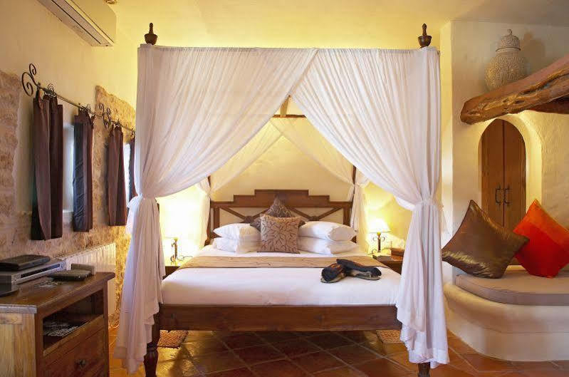 Agroturismo Atzaro Santa Eularia des Riu Exterior photo